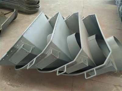 新疆?dāng)嚢柢囘M料斗的關(guān)鍵作用與配件選購指南